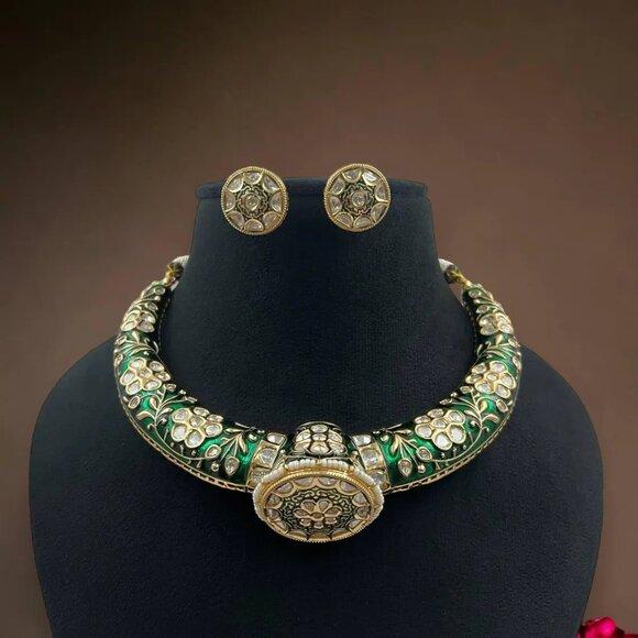 Elegant Golden Polish Traditional Meenakari Kundan Necklace with Earrings Set - Picture 2 of 2